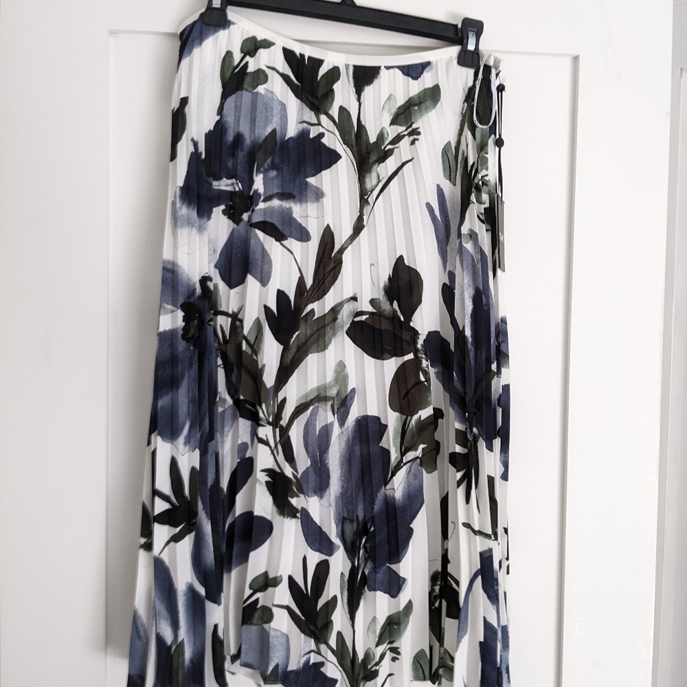 NEW DKNY skirt